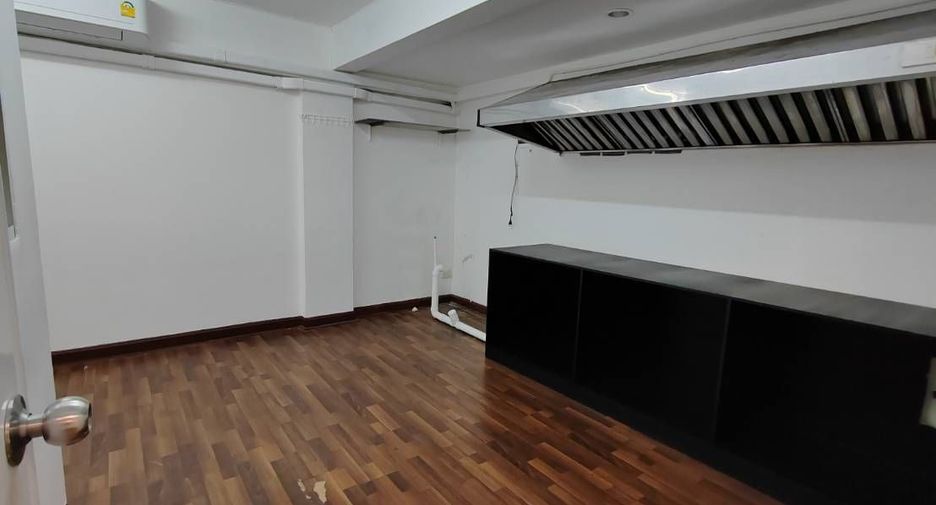 For rent 1 bed retail Space in Phra Khanong, Bangkok