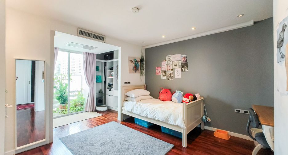 For rent 4 bedrooms condo in Khlong Toei, Bangkok