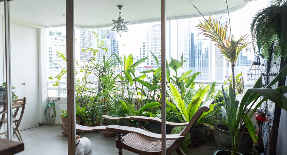 For rent 4 bedrooms condo in Khlong Toei, Bangkok