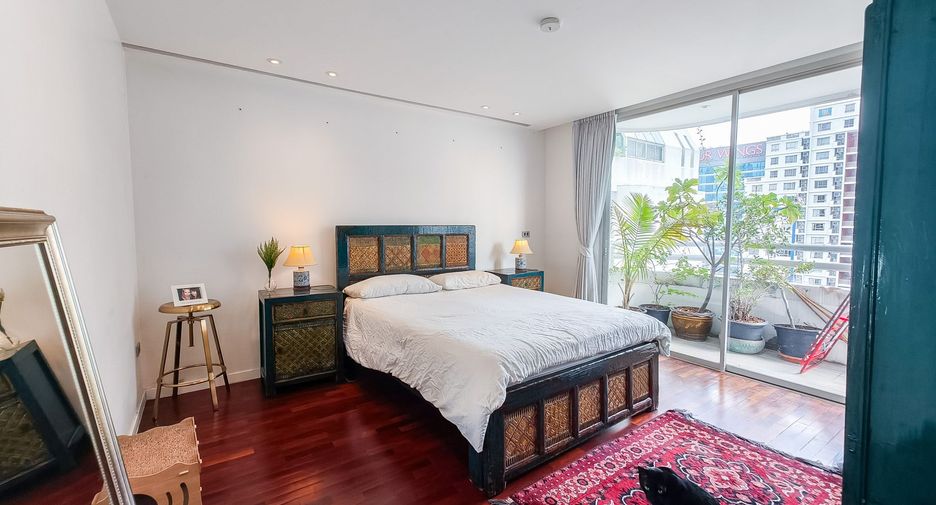 For rent 4 bedrooms condo in Khlong Toei, Bangkok