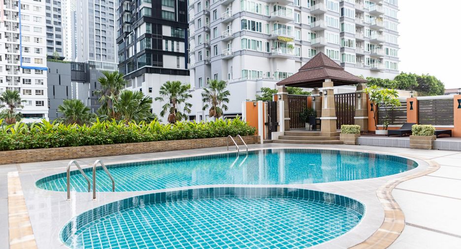 For rent 4 bedrooms condo in Khlong Toei, Bangkok