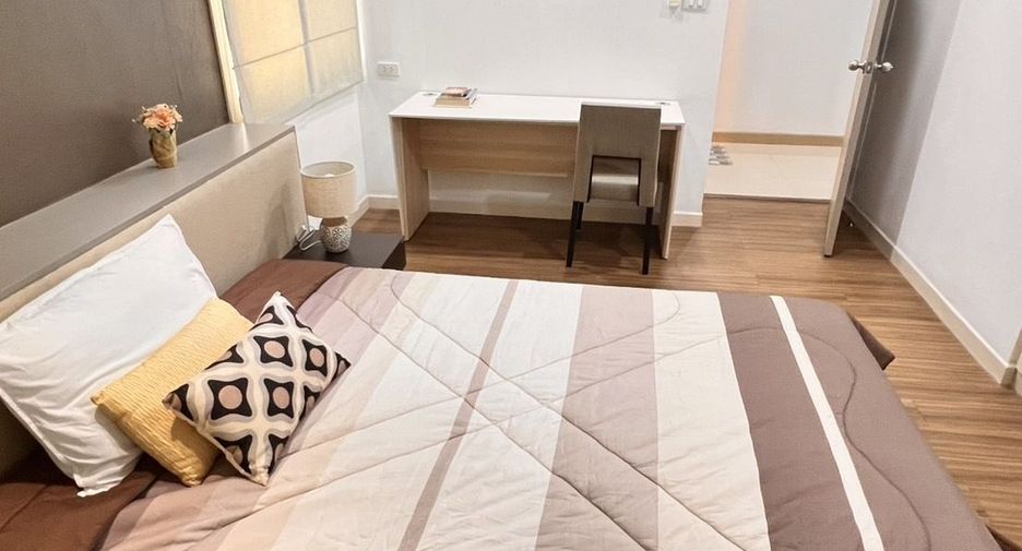 For rent 3 bedrooms apartment in Watthana, Bangkok