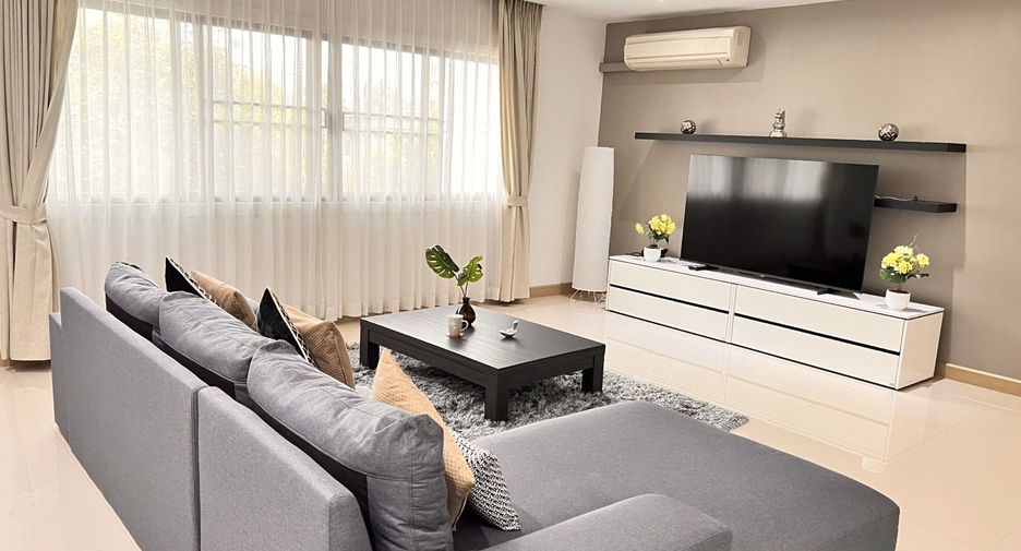 For rent 3 bedrooms apartment in Watthana, Bangkok