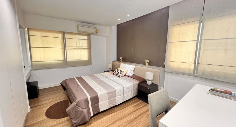 For rent 3 bedrooms apartment in Watthana, Bangkok