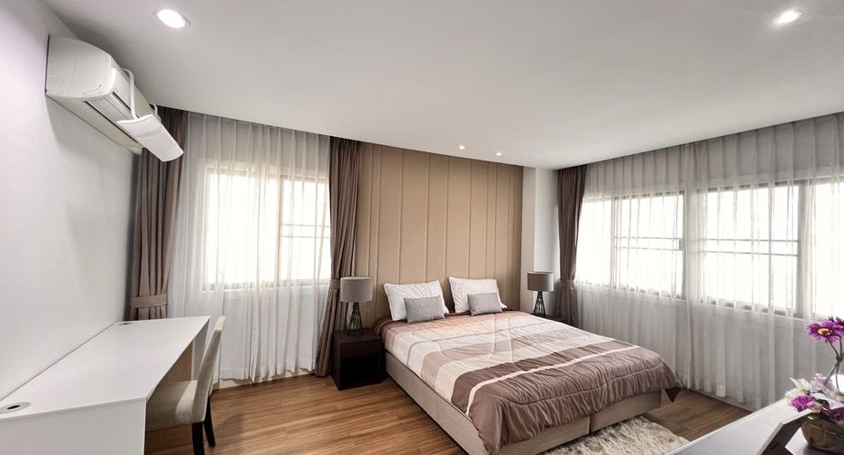 For rent 3 bedrooms apartment in Watthana, Bangkok