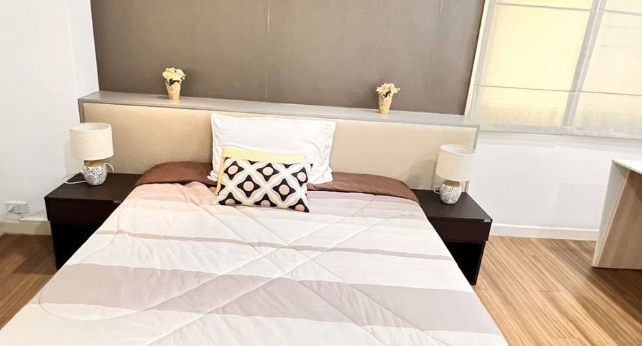 For rent 3 bedrooms apartment in Watthana, Bangkok