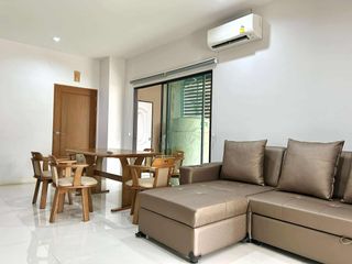 Reihenhaus zur Miete mit 3 Zimmer in Saphan Sung, Bangkok