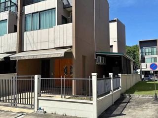 Reihenhaus zur Miete mit 3 Zimmer in Saphan Sung, Bangkok