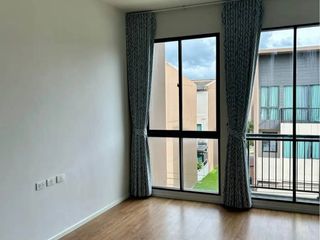 Reihenhaus zur Miete mit 3 Zimmer in Saphan Sung, Bangkok