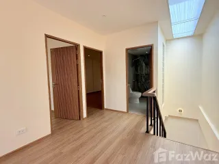 For rent 2 bedrooms townhouse in Yan Nawa, Bangkok