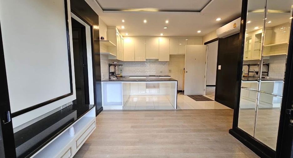 For rent 2 bedrooms office in Bang Na, Bangkok