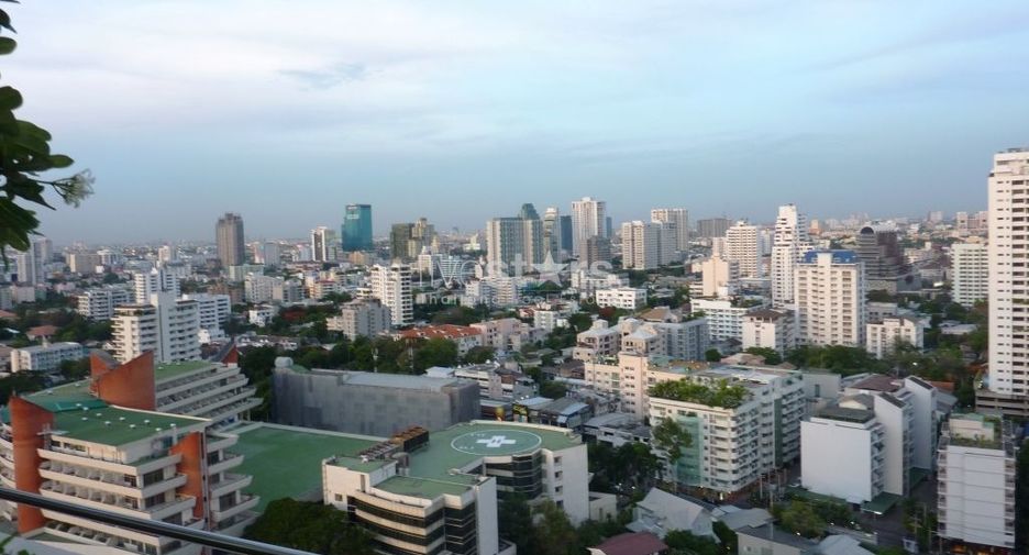 For rent 4 bedrooms condo in Watthana, Bangkok