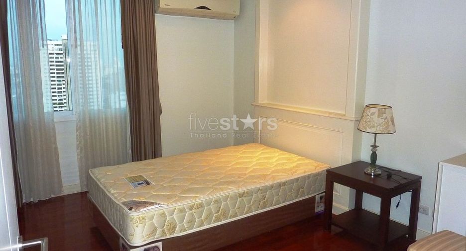 For rent 4 bedrooms condo in Watthana, Bangkok