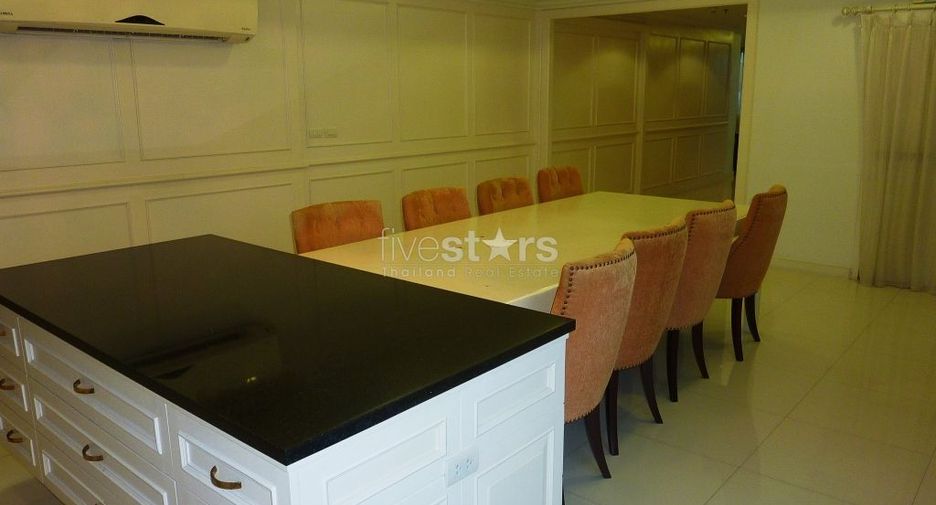 For rent 4 bedrooms condo in Watthana, Bangkok