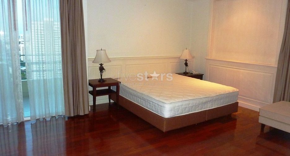 For rent 4 bedrooms condo in Watthana, Bangkok