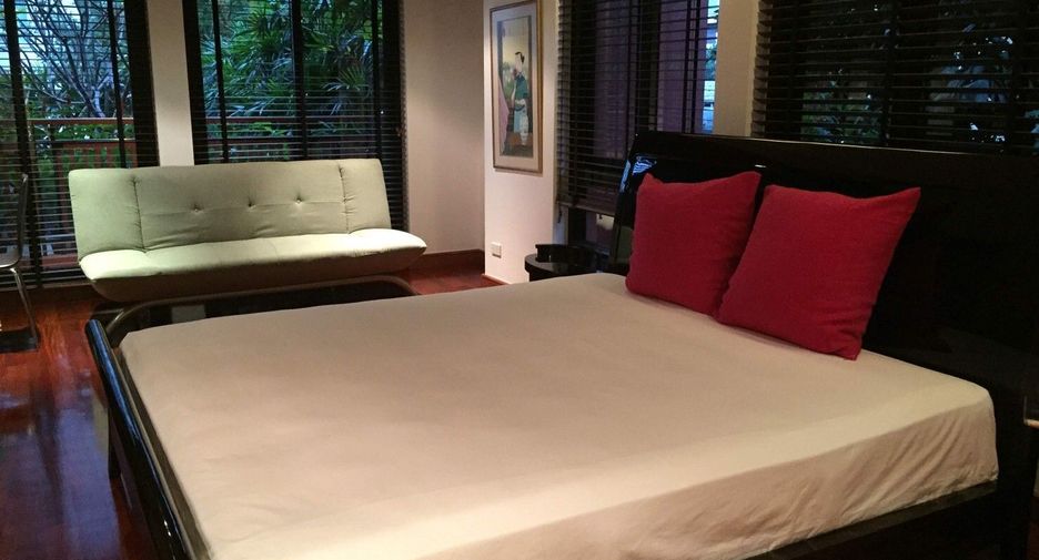 For rent 3 bedrooms condo in Sathon, Bangkok