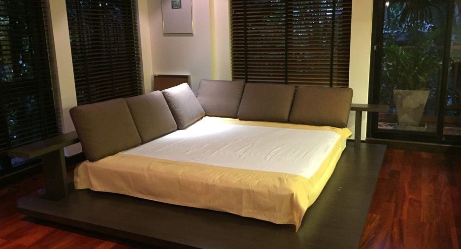 For rent 3 bedrooms condo in Sathon, Bangkok