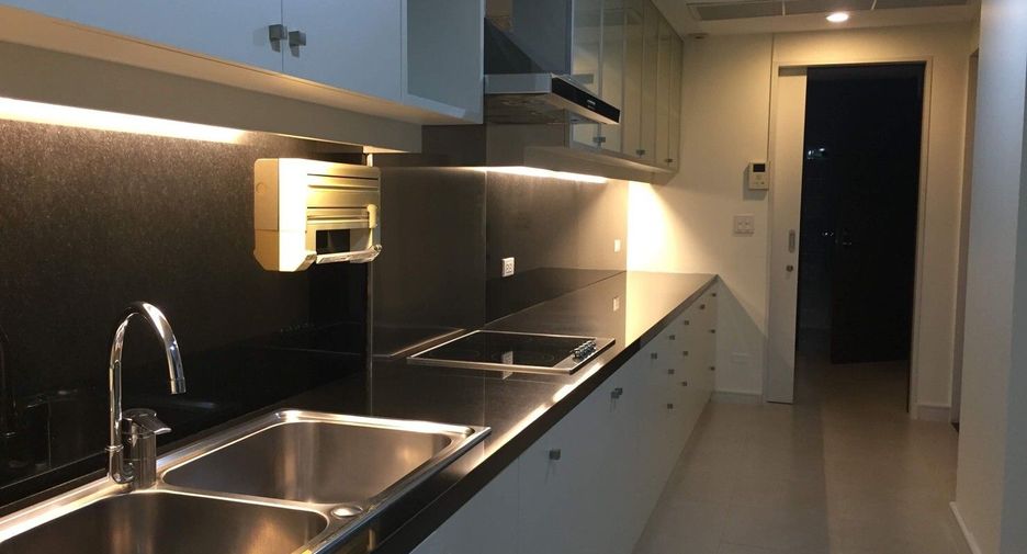 For rent 3 bedrooms condo in Sathon, Bangkok