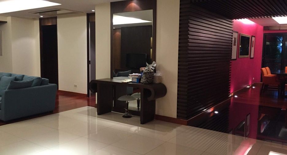 For rent 3 bedrooms condo in Sathon, Bangkok