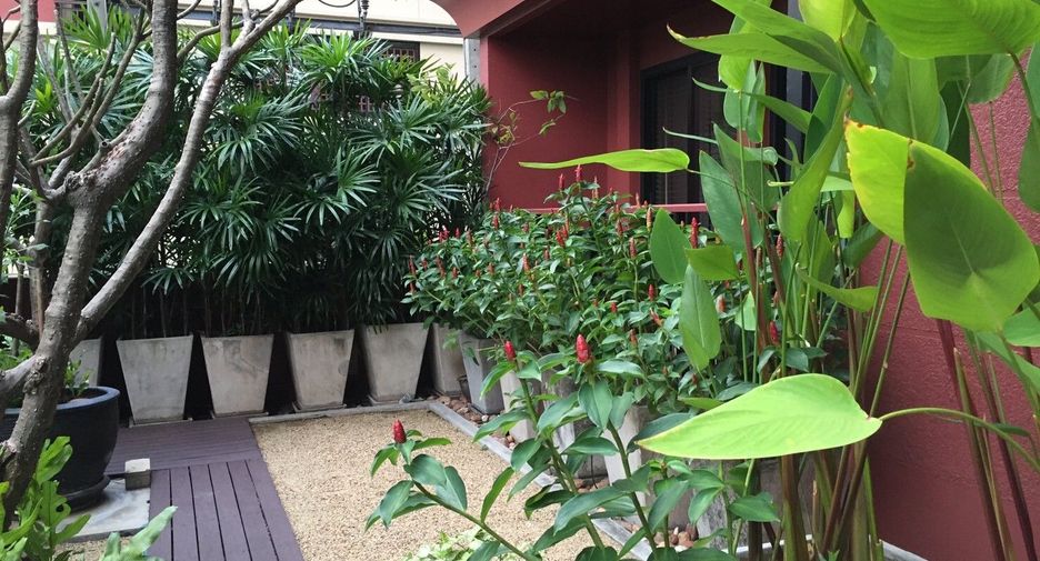 For rent 3 bedrooms condo in Sathon, Bangkok