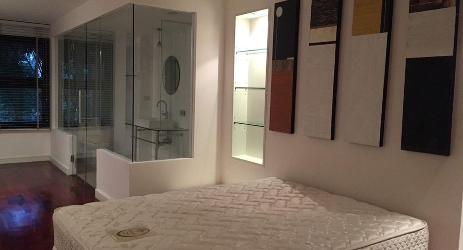 For rent 3 bedrooms condo in Sathon, Bangkok