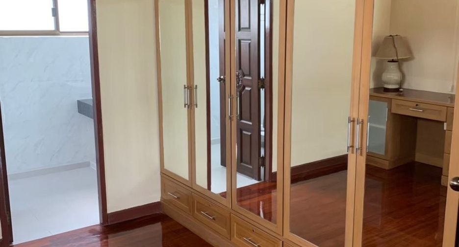 Casa en alquiler de 4 habitaciones en Suan Luang, Bangkok