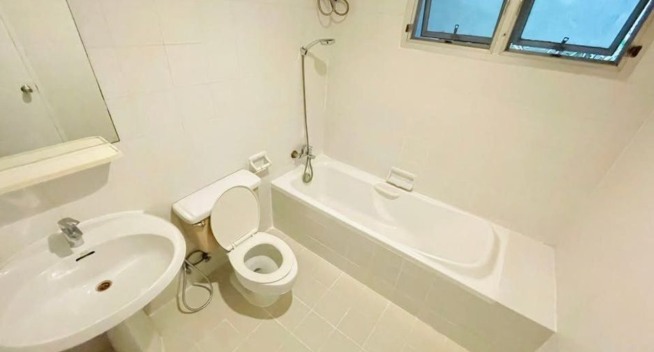 Wohnung zur Miete mit 2 Zimmer in Khlong Toei, Bangkok