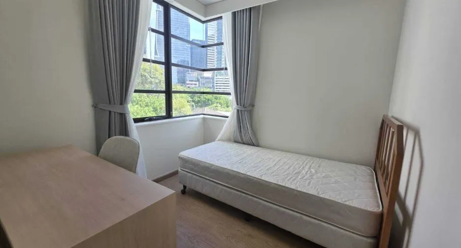 For rent 4 bedrooms condo in Sathon, Bangkok
