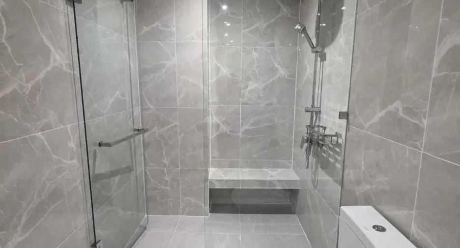 For rent 4 bedrooms condo in Sathon, Bangkok
