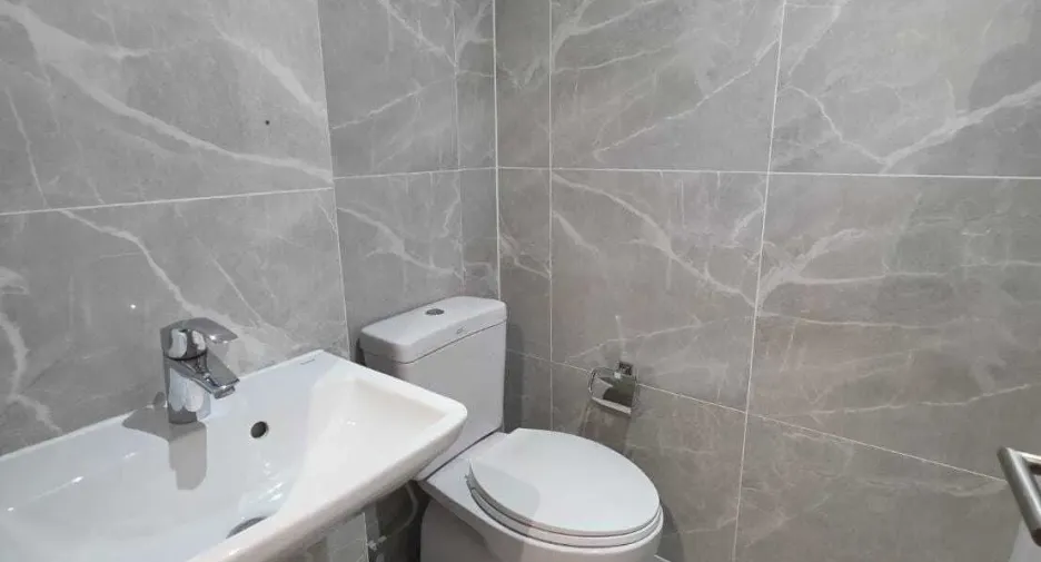 For rent 4 bedrooms condo in Sathon, Bangkok