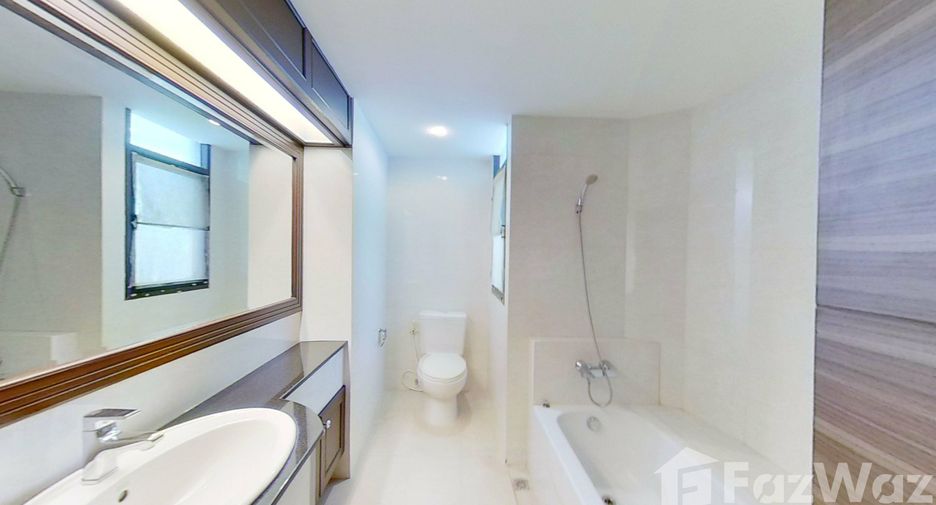 For rent 2 bedrooms condo in Watthana, Bangkok