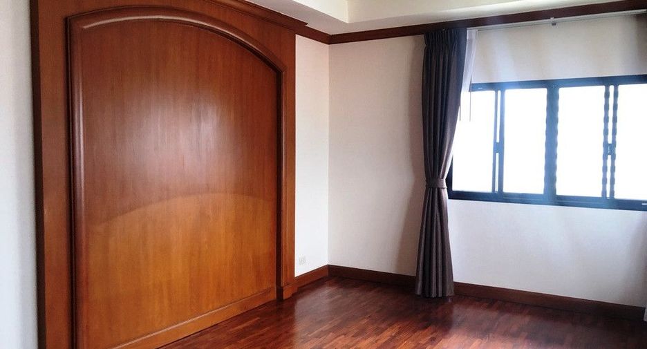 For rent 4 ベッドルーム condo in Watthana, Bangkok