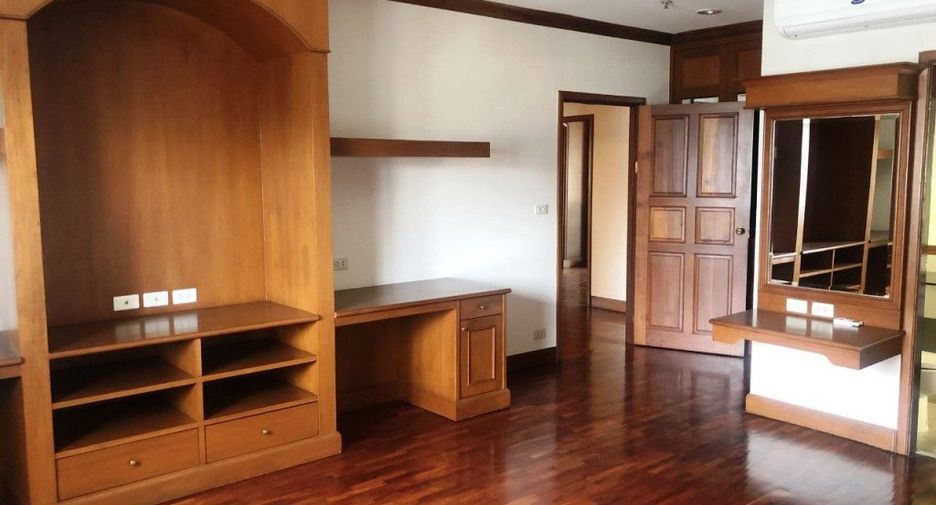 For rent 4 ベッドルーム condo in Watthana, Bangkok