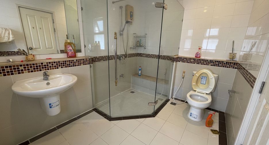 Reihenhaus zur Miete mit 3 Zimmer in Phasi Charoen, Bangkok