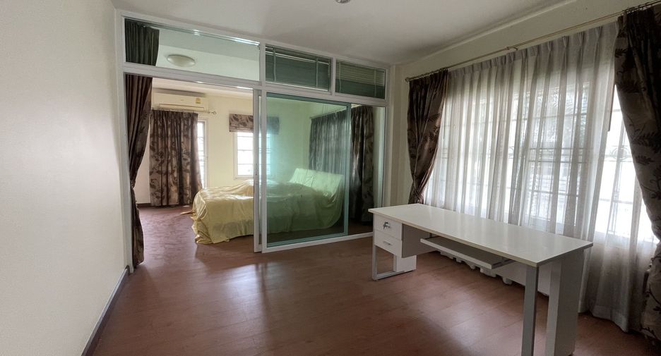 Casa adosada en alquiler de 3 habitaciones en Phasi Charoen, Bangkok