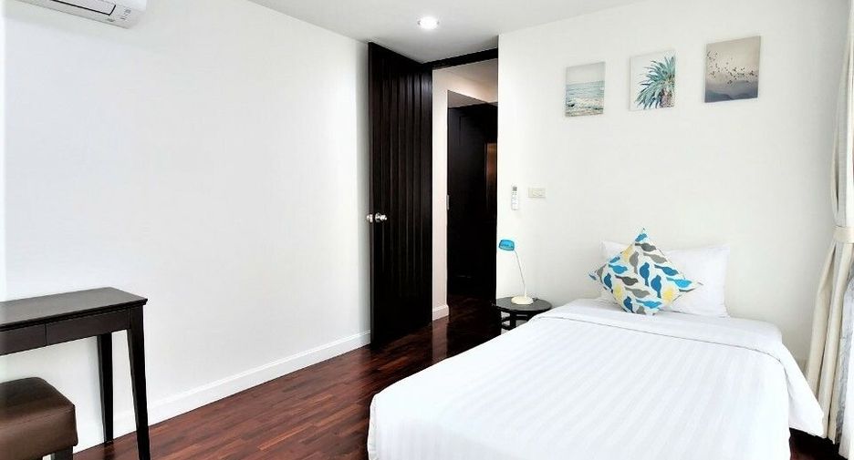 For rent 3 bedrooms condo in Sathon, Bangkok