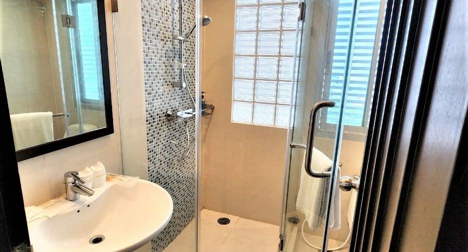 For rent 3 bedrooms condo in Sathon, Bangkok