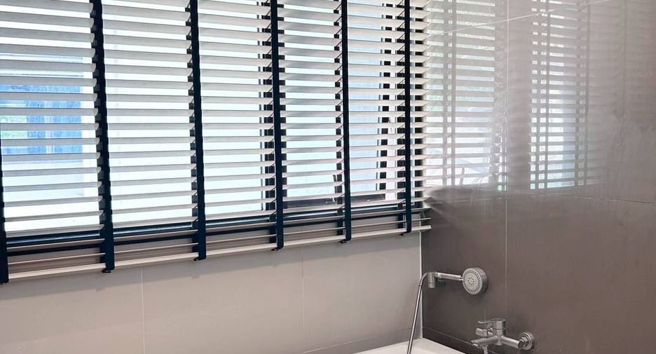 For rent 4 bedrooms condo in Watthana, Bangkok