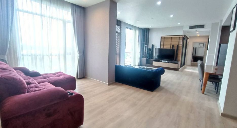 For rent 4 bedrooms condo in Watthana, Bangkok