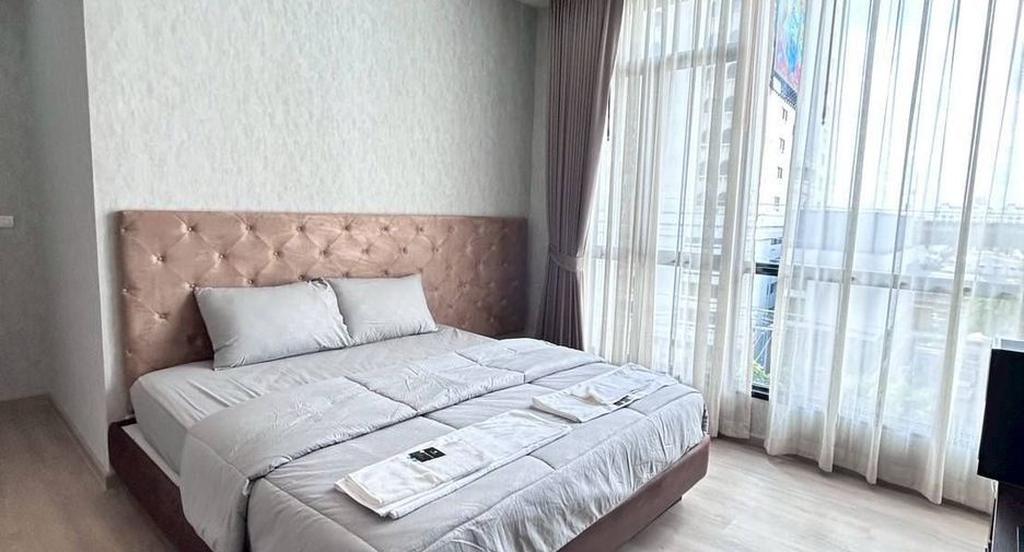 For rent 4 bedrooms condo in Watthana, Bangkok