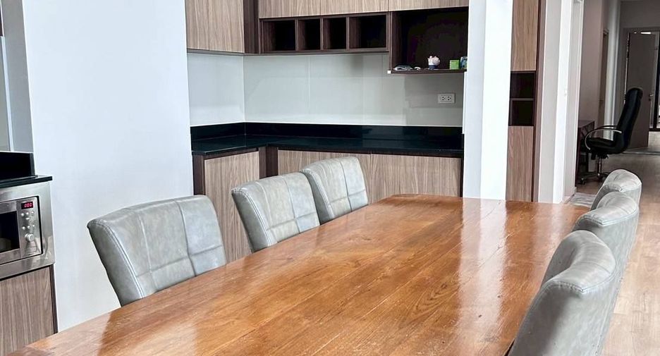 For rent 4 bedrooms condo in Watthana, Bangkok