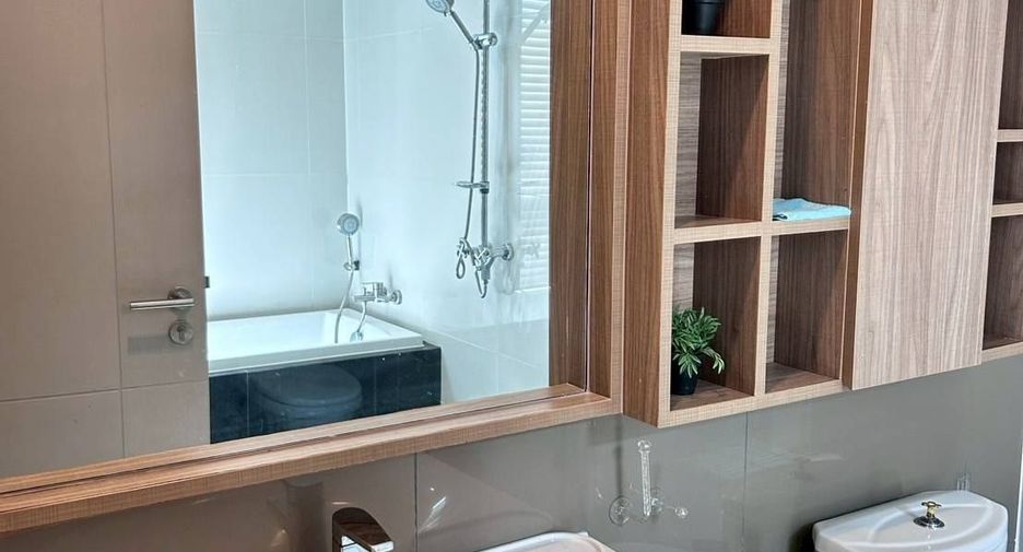 For rent 4 bedrooms condo in Watthana, Bangkok