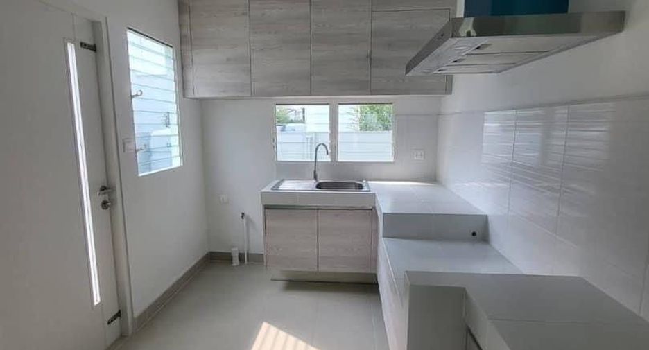 For rent 3 bedrooms house in Lat Krabang, Bangkok