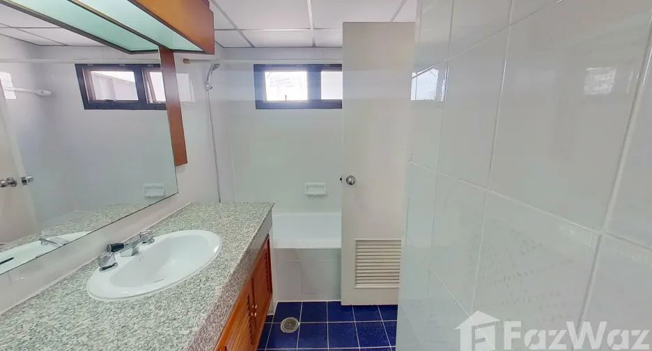 For rent 3 bedrooms condo in Watthana, Bangkok