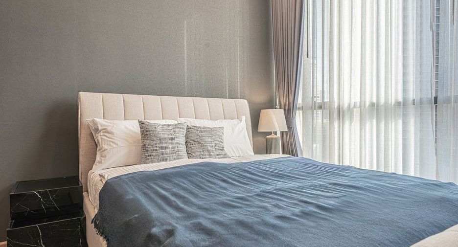 For rent 2 bedrooms condo in Pathum Wan, Bangkok