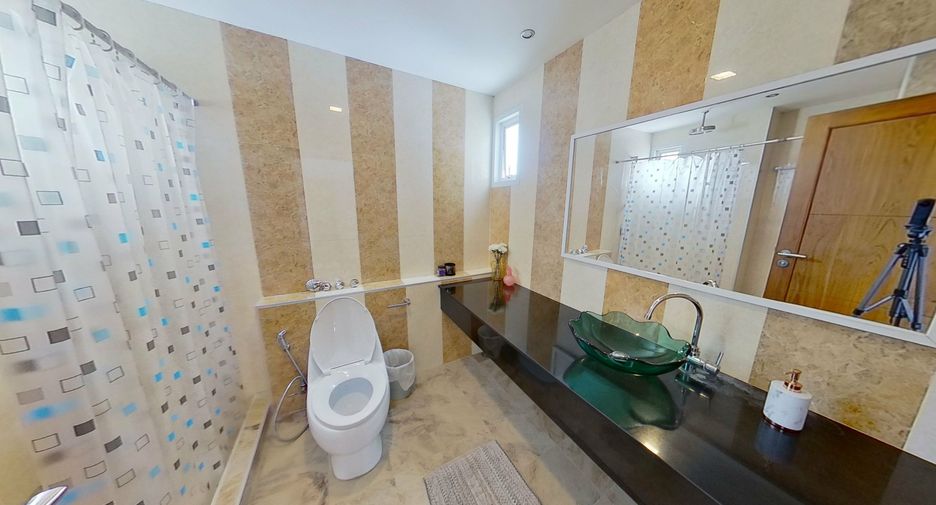 Condo en alquiler de 2 habitaciones en Khlong San, Bangkok
