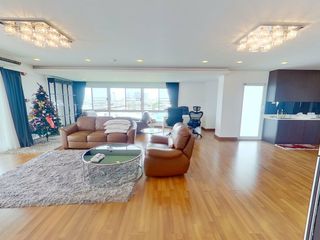 For rent 2 bedrooms condo in Khlong San, Bangkok