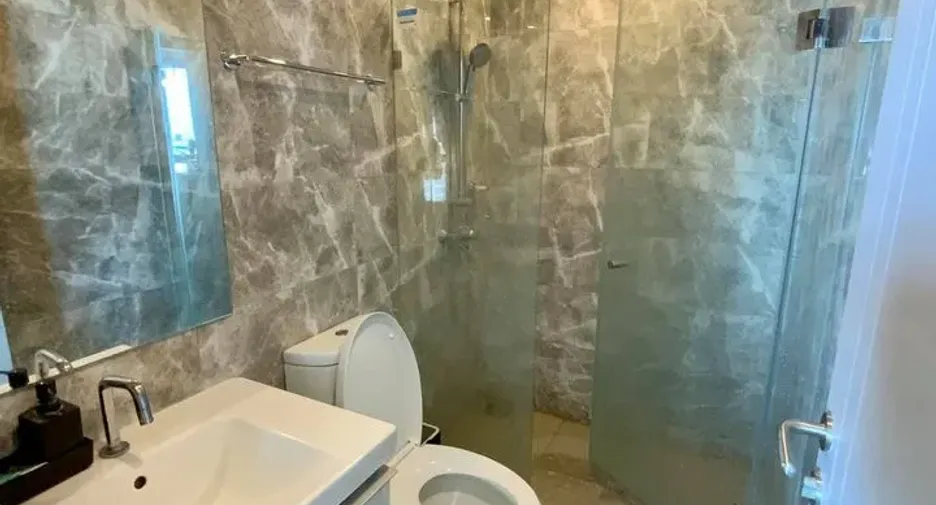 For rent 2 bedrooms condo in Pathum Wan, Bangkok