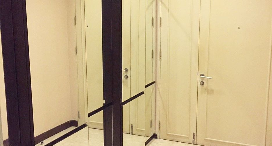 For rent 3 ベッドルーム condo in Khlong Toei, Bangkok