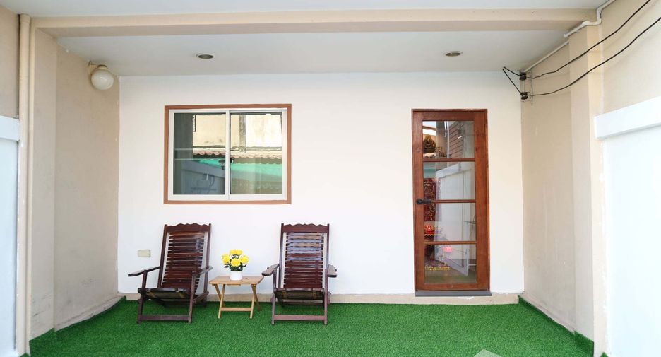 For rent 4 bedrooms townhouse in Bang Khen, Bangkok